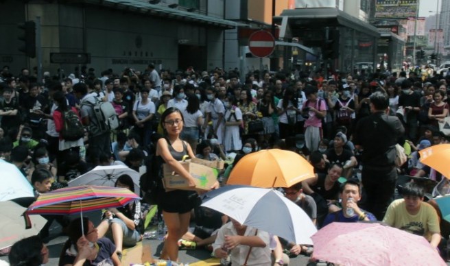 f_yellowing_still_01