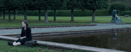 Juxtapose Elle in long shot with Elle in close up